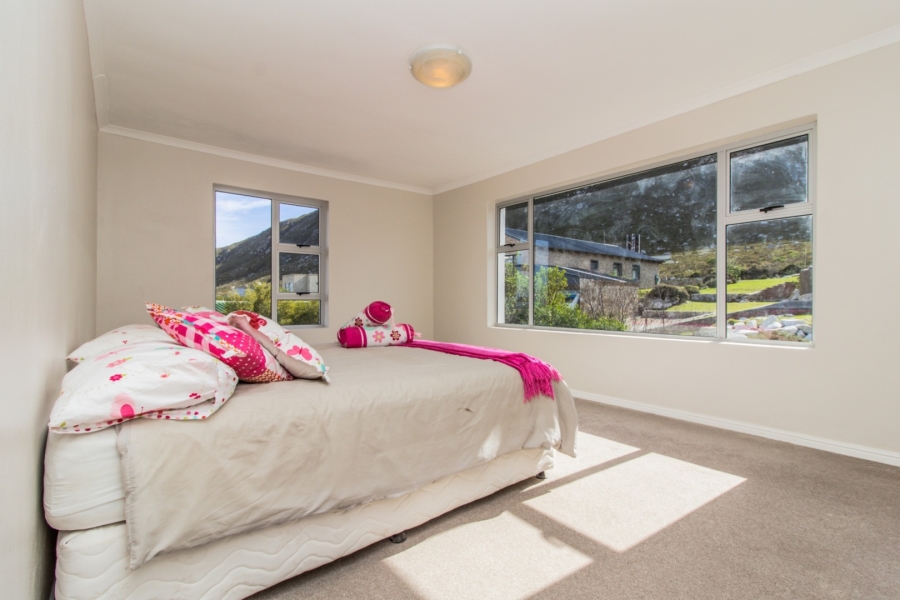 To Let 6 Bedroom Property for Rent in Bettys Bay Western Cape